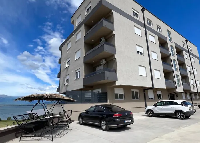 Lakeview Apartments Dimi